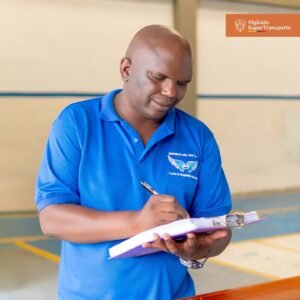 En CDA Ángeles del Río, ofrecemos un servicio especializado de revisión técnico mecánica y emisiones contaminantes para motocicletas 2T y 4T. Contamos con un equipo de profesionales altamente capacitados y utilizamos tecnología de punta, lo que nos permite destacarnos en este segmento.